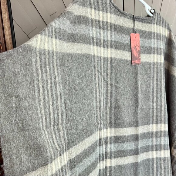 NWT Peruvian Connection 100% Alpaca Wool Grey Gray Plaid Poncho One Size… - Picture 4 of 8